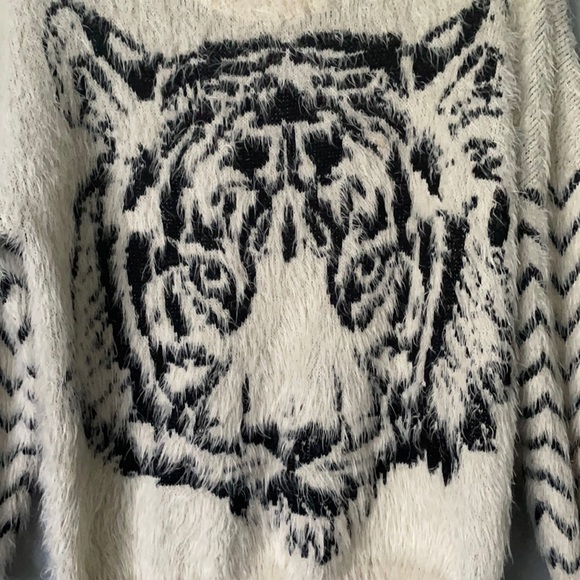 Tiger Sweater - Picture 2 of 4